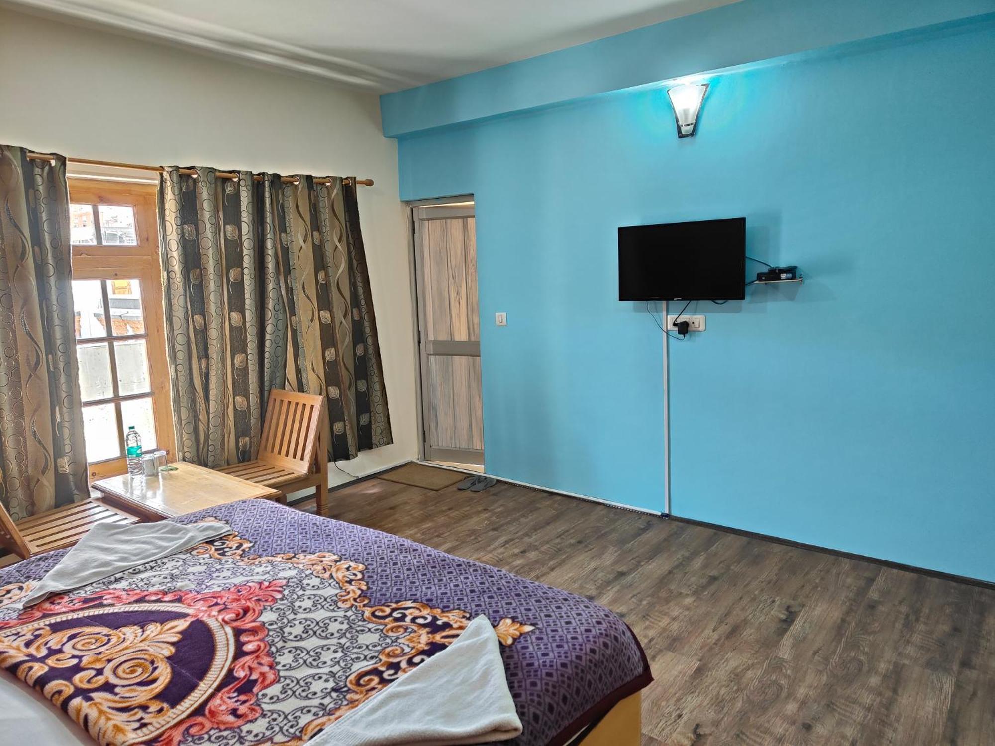 Tsaskan Hotel Лех Екстериор снимка