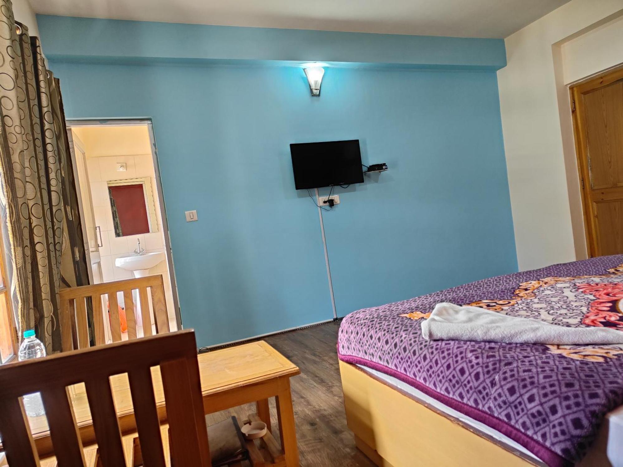 Tsaskan Hotel Лех Екстериор снимка